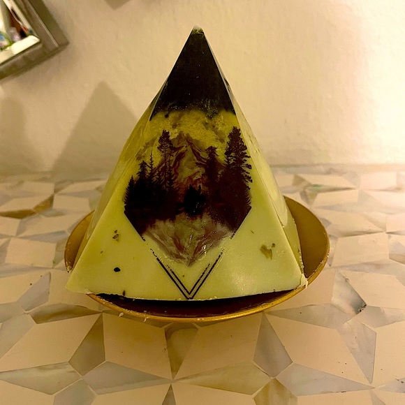 NWT Mountain Matcha Candle - Picture 2 of 2